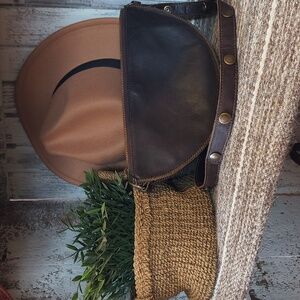 Lyons Leather "Bee" (Original)